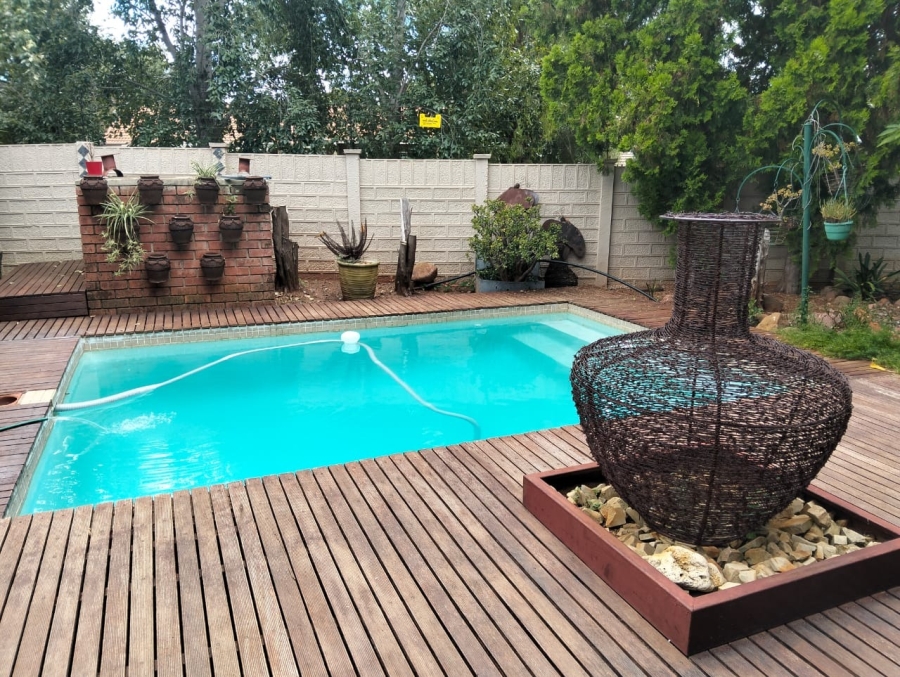 4 Bedroom Property for Sale in Pellissier Free State